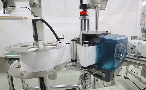 即時打印貼標(biāo)機(jī)001