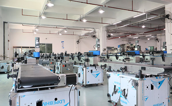 全自動(dòng)貼標(biāo)機(jī)實(shí)拍02