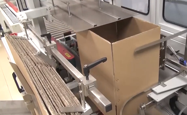 全自動(dòng)開(kāi)箱機(jī)01