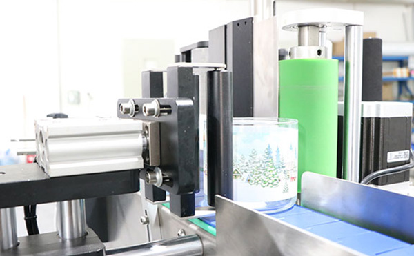 紅酒瓶貼標(biāo)機(jī)245