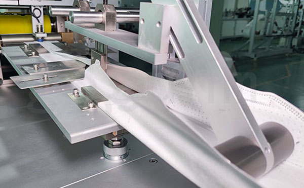 全自動KF94魚型口罩機(jī)(打釘頭戴式)01