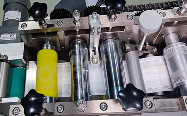 平面一拖一口罩機(jī)01