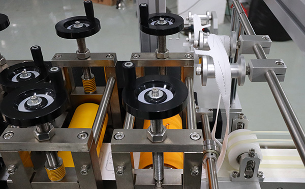 KF94魚(yú)型口罩機(jī)003