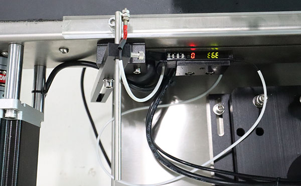 全自動(dòng)貼標(biāo)機(jī)125 (1)