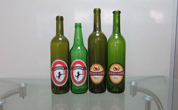 三標頭圓瓶貼標機1