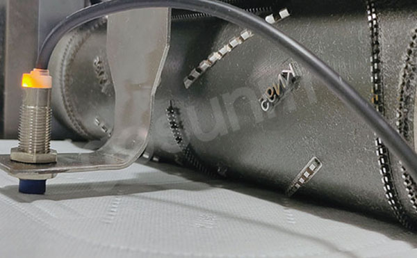 全自動(dòng)KN95口罩機(jī)111