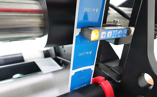  CCD视觉贴标机-工业自动化的新高度